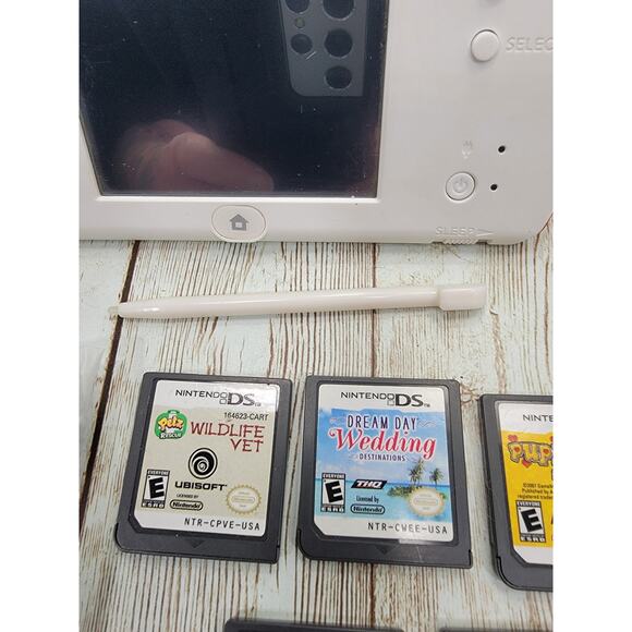 Nintendo 2DS Red/White Handheld Gaming System Console Tested W/Charger & 5 Games - Picture 8 of 9